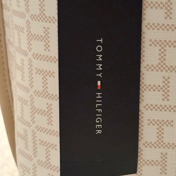 Tommy Hilfiger Beige and Tan Geometric Tote - Picture 4 of 6